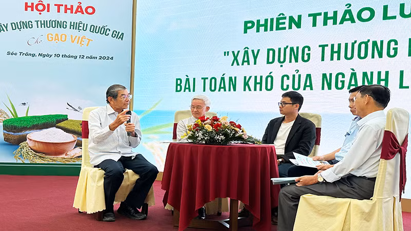 Anh hùng Lao động Hồ Quang Cua - "cha đẻ" gạo ngon nhất thế giới ST25 trong phiên thảo luận.