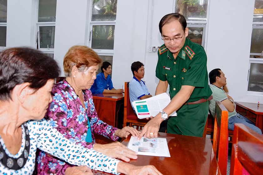 Bộ đội Biên phòng tích cực phổ biến pháp luật cho nhân dân vùng biên giới biển. Bộ đội Biên phòng tích cực phổ biến pháp luật cho nhân dân vùng biên giới biển.