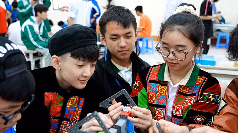 Những tiết học stem, chế tạo robot của học sinh Trường Phổ thông dân tộc nội trú THCS và THPT huyện Đồng Văn (Hà Giang).
