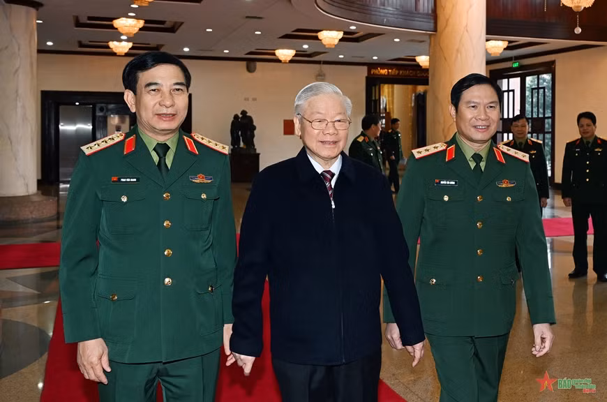 Tổng Bí thư Nguyễn Phú Trọng và Đại tướng Phan Văn Giang, Ủy viên Bộ Chính trị, Phó bí thư Quân ủy Trung ương, Bộ trưởng Bộ Quốc phòng; Thượng tướng Nguyễn Tân Cương, Ủy viên Trung ương Đảng, Ủy viên Thường vụ Quân ủy Trung ương, Tổng Tham mưu trưởng Quân đội nhân dân Việt Nam, Thứ trưởng Bộ Quốc phòng trước Hội nghị lần thứ năm, Quân ủy Trung ương nhiệm kỳ 2020-2025. Ảnh chụp ngày 19-12-2022. Ảnh TUẤN HUY Tổng Bí thư Nguyễn Phú Trọng và Đại tướng Phan Văn Giang, Ủy viên Bộ Chính trị, Phó bí thư Quân ủy Trung ương, Bộ trưởng Bộ Quốc phòng; Thượng tướng Nguyễn Tân Cương, Ủy viên Trung ương Đảng, Ủy viên Thường vụ Quân ủy Trung ương, Tổng Tham mưu trưởng Quân đội nhân dân Việt Nam, Thứ trưởng Bộ Quốc phòng trước Hội nghị lần thứ năm, Quân ủy Trung ương nhiệm kỳ 2020-2025. Ảnh chụp ngày 19-12-2022. Ảnh TUẤN HUY