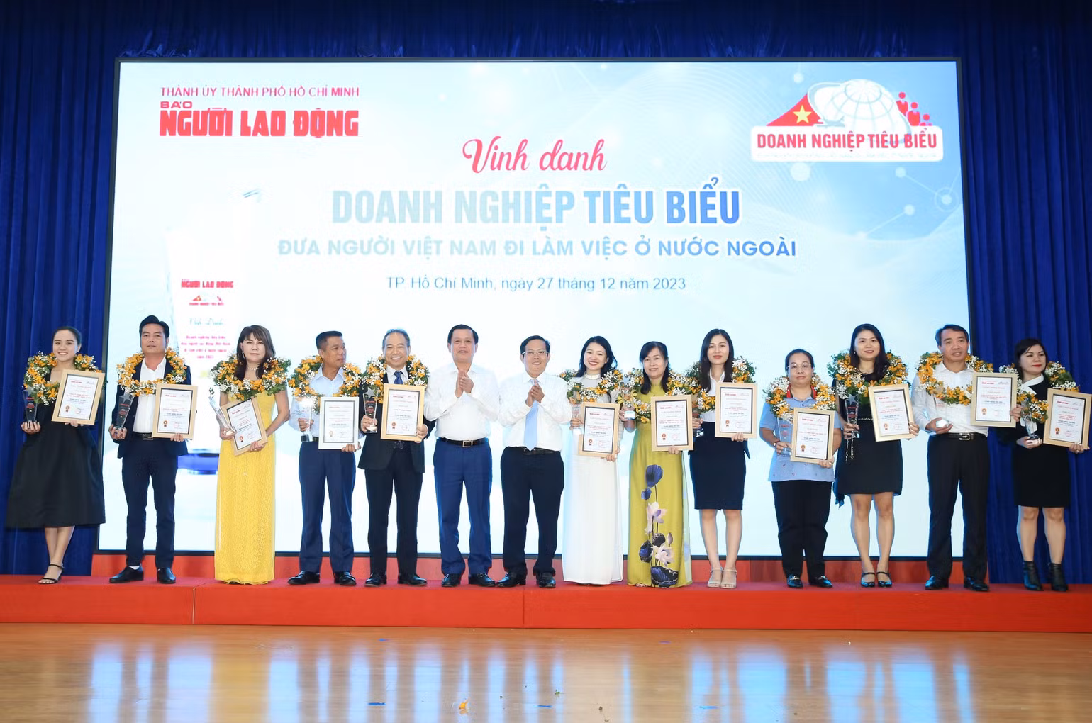 Báo Người Lao Động vinh danh 12 Doanh nghiệp Xuất khẩu lao động tiêu biểu năm 2023.