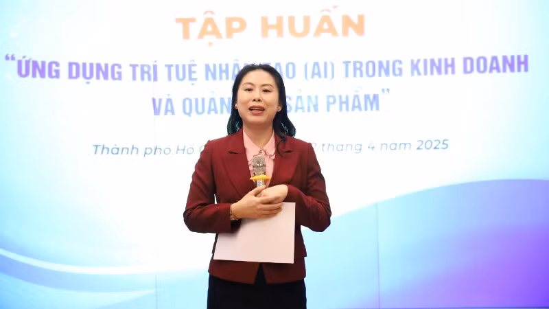 Bà Hồ Thị Quyên, Phó Giám đốc Trung tâm Xúc tiến Thương mại và Đầu tư Thành phố Hồ Chí Minh phát biểu tại buổi tập huấn. Bà Hồ Thị Quyên, Phó Giám đốc Trung tâm Xúc tiến Thương mại và Đầu tư Thành phố Hồ Chí Minh phát biểu tại buổi tập huấn.