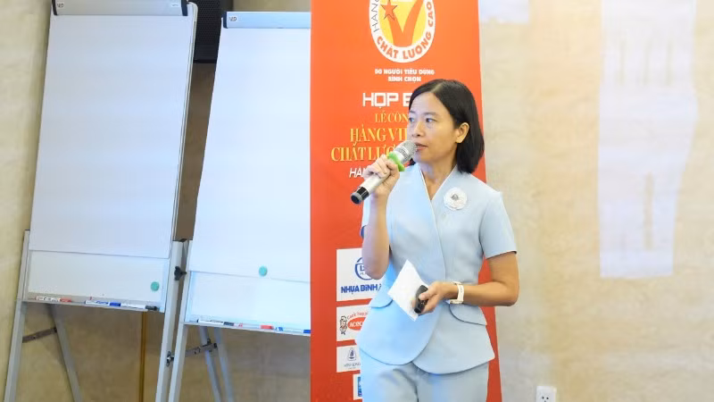 Đại biểu phát biểu tại buổi họp báo.