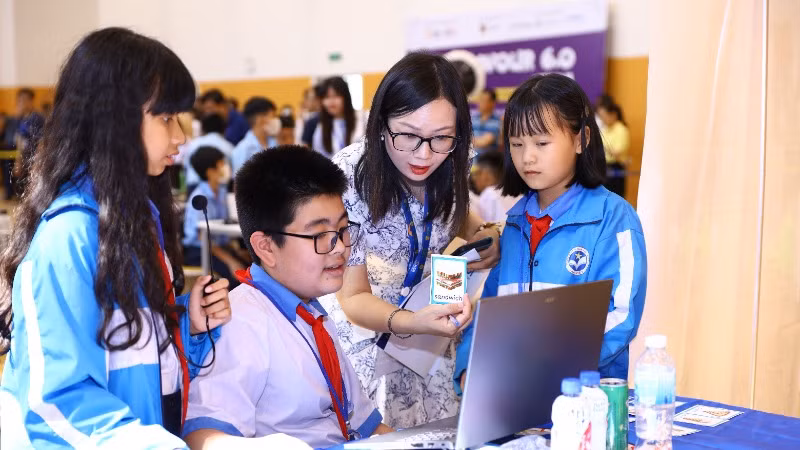 Sân chơi Codeavour dành cho học sinh có đam mê với môn khoa học-công nghệ. Sân chơi Codeavour dành cho học sinh có đam mê với môn khoa học-công nghệ.
