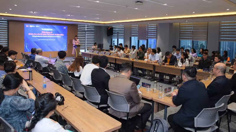 Quang cảnh tọa đàm. Quang cảnh tọa đàm.