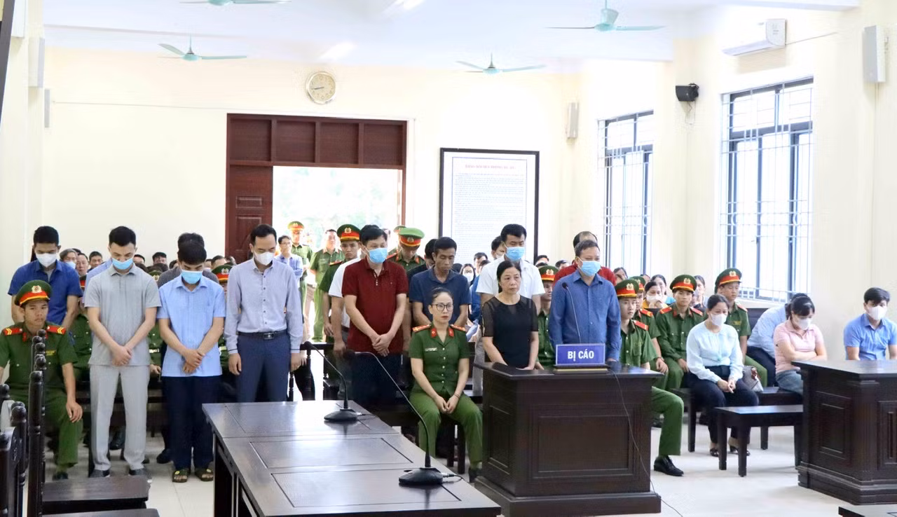 Tòa tuyên án các bị cáo. Tòa tuyên án các bị cáo.