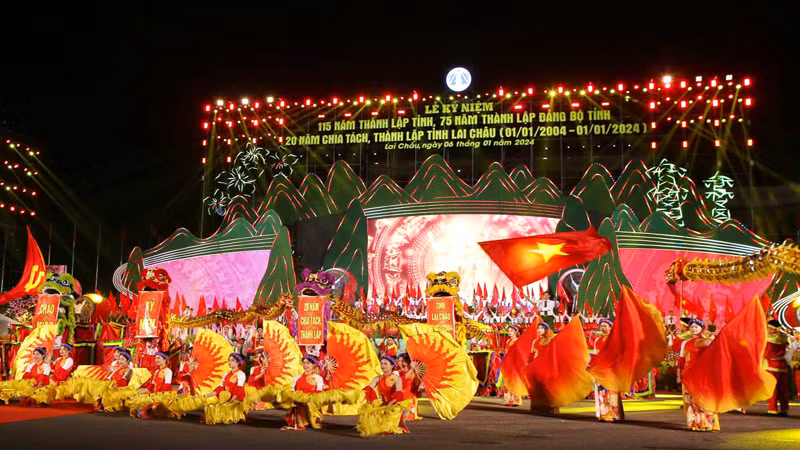 Chương trình nghệ thuật chào mừng tại Lễ kỷ niệm.