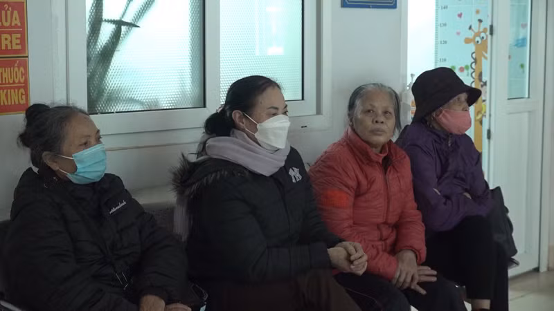 Số lượng người già nhập viện tại Lai Châu những ngày này cũng tăng cao hơn so với bình thường. Số lượng người già nhập viện tại Lai Châu những ngày này cũng tăng cao hơn so với bình thường.