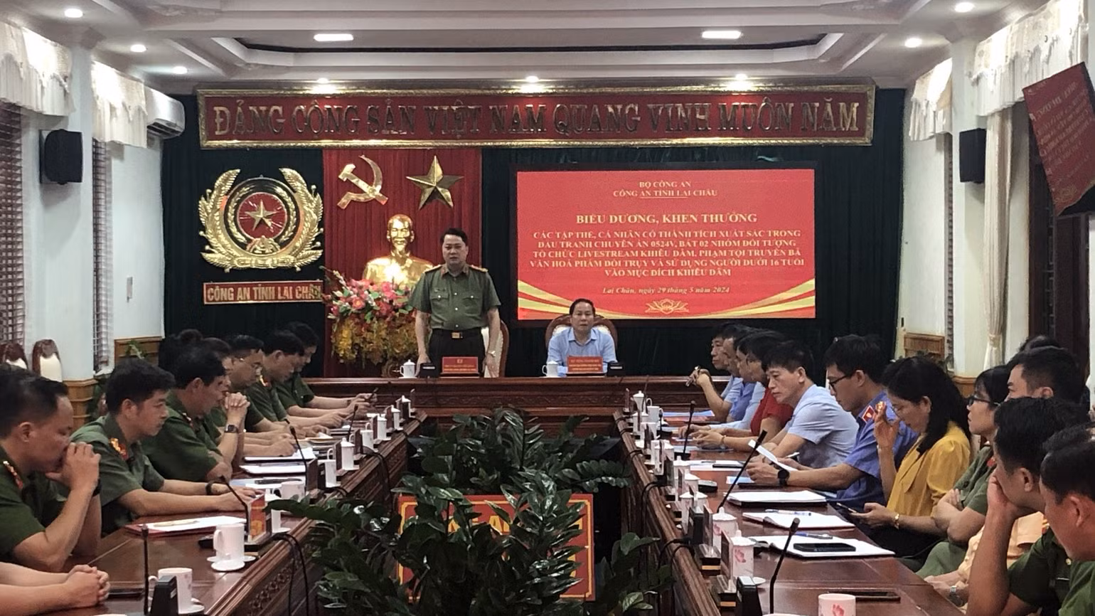 Công an Lai Châu tổ chức biểu dương, khen thưởng các tập thể, cá nhân có thành tích xuất sắc trong đấu tranh chuyên án 0524V.