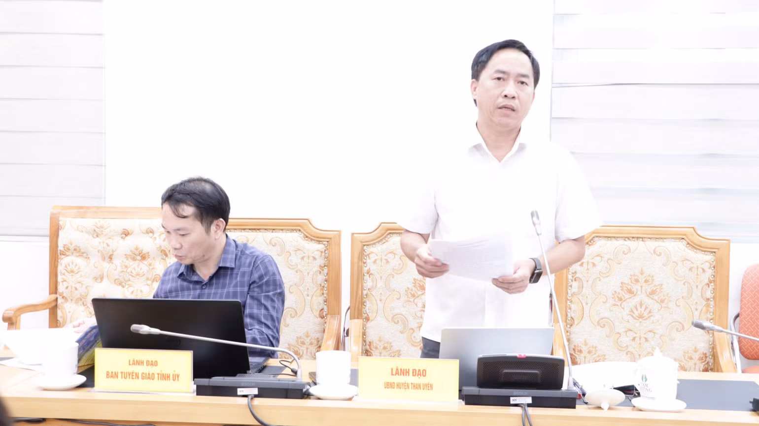 Lãnh đạo huyện Than Uyên cung cấp thông tin về các hoạt động của Tết Độc lập tại buổi họp báo. Lãnh đạo huyện Than Uyên cung cấp thông tin về các hoạt động của Tết Độc lập tại buổi họp báo.