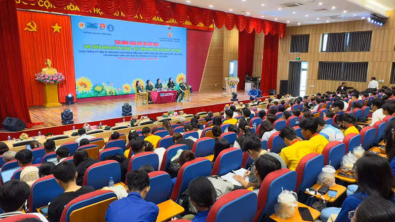 Quang cảnh buổi giao lưu Quang cảnh buổi giao lưu