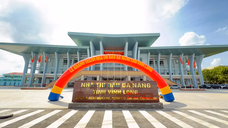 Nhà thi đấu đa năng tỉnh Vĩnh Long có quy mô 3.000 chỗ ngồi. Nhà thi đấu đa năng tỉnh Vĩnh Long có quy mô 3.000 chỗ ngồi.
