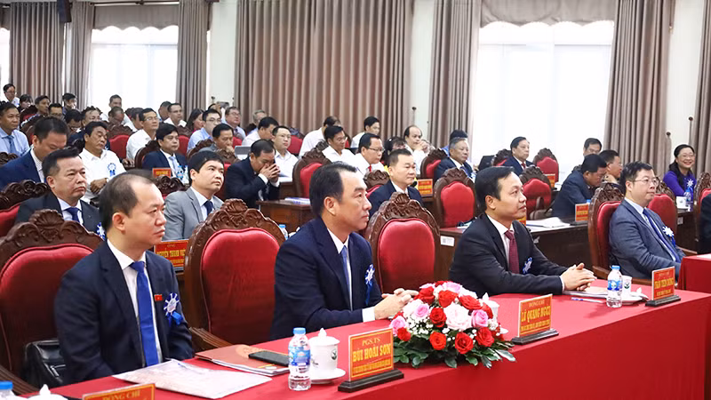 Đại biểu tham gia diễn đàn. Đại biểu tham gia diễn đàn.