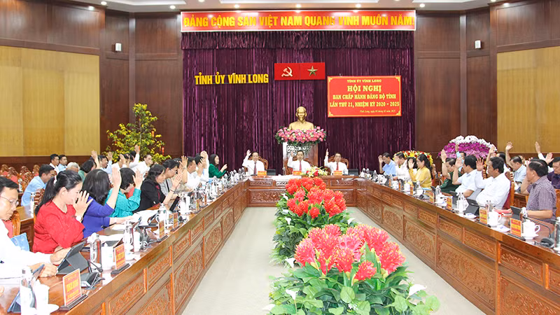 Ban Chấp hành Đảng bộ Tỉnh Vĩnh Long thống nhất cao việc sáp nhập và tinh gọn bộ máy.