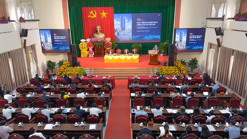 Quang cảnh diễn đàn. Quang cảnh diễn đàn.