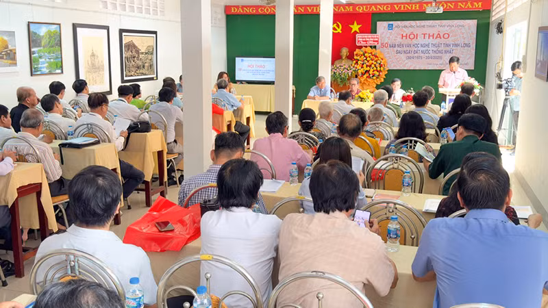 Quang cảnh hội thảo. Quang cảnh hội thảo.
