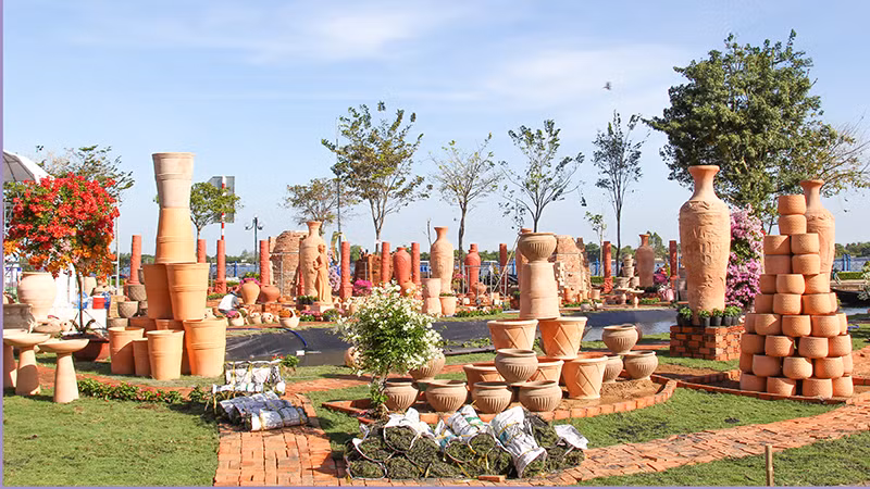 Gốm đỏ - sản phẩm đặc trưng Vĩnh Long. Gốm đỏ - sản phẩm đặc trưng Vĩnh Long.