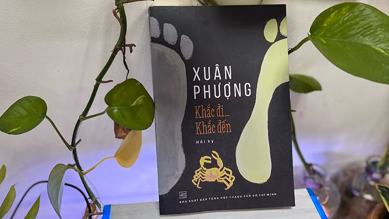 Bìa cuốn sách "Khắc đi... Khắc đến" của đạo diễn, nhà văn Xuân Phượng.