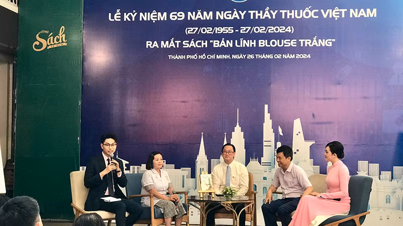 Giao lưu với các bác sĩ tại chương trình.