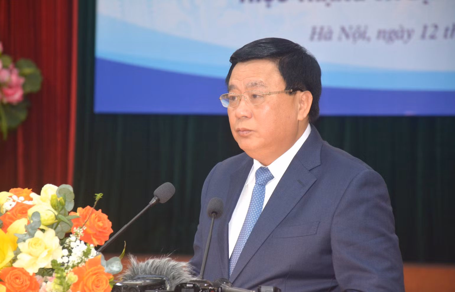 Đồng chí Nguyễn Xuân Thắng, Ủy viên Bộ Chính trị, Giám đốc Học viện Chính trị quốc gia Hồ Chí Minh, Chủ tịch Hội đồng Lý luận Trung ương phát biểu chỉ đạo hội thảo.
