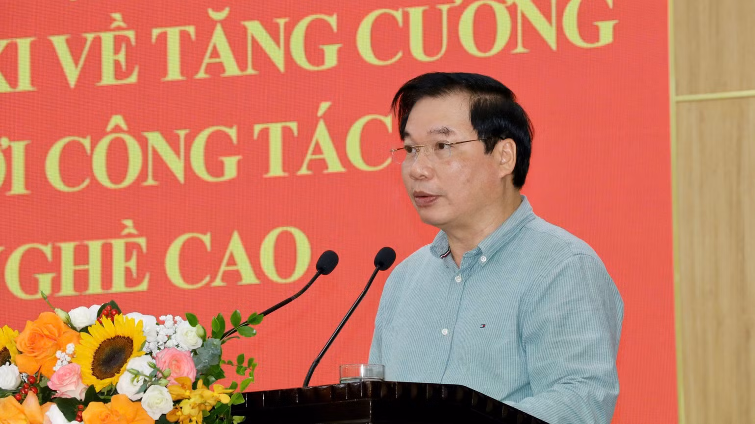 Phó Chủ tịch Thường trực Ủy ban nhân dân tỉnh Ninh Bình Tống Quang Thìn phát biểu tại hội nghị.