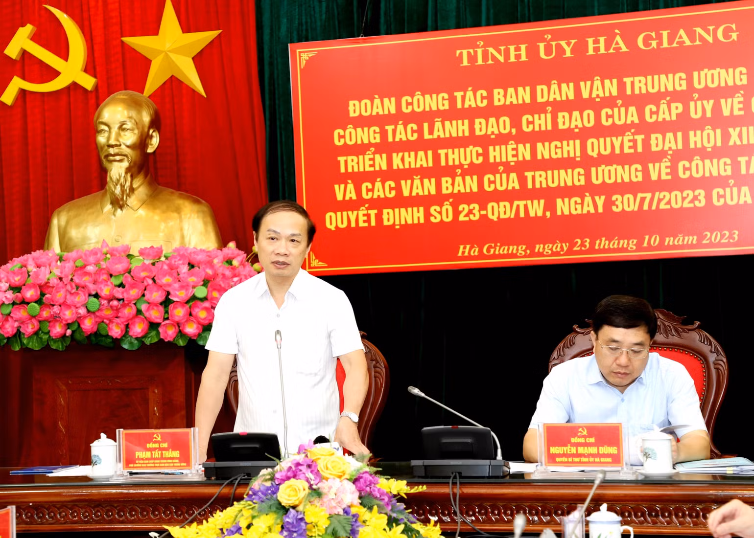 Phó Trưởng Ban Thường trực Ban Dân vận Trung ương Phạm Tất Thắng phát biểu tại buổi làm việc. Phó Trưởng Ban Thường trực Ban Dân vận Trung ương Phạm Tất Thắng phát biểu tại buổi làm việc.