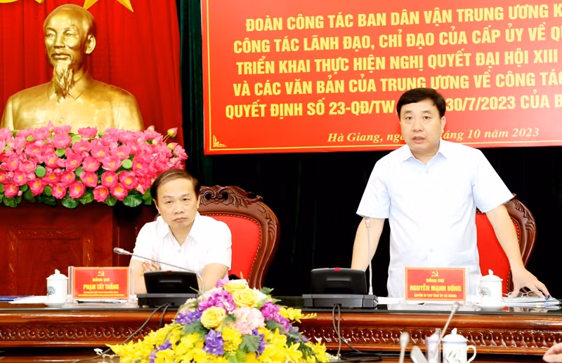 Đồng chí Nguyễn Mạnh Dũng, Quyền Bí thư Tỉnh ủy Hà Giang phát biểu tại buổi làm việc. Đồng chí Nguyễn Mạnh Dũng, Quyền Bí thư Tỉnh ủy Hà Giang phát biểu tại buổi làm việc.