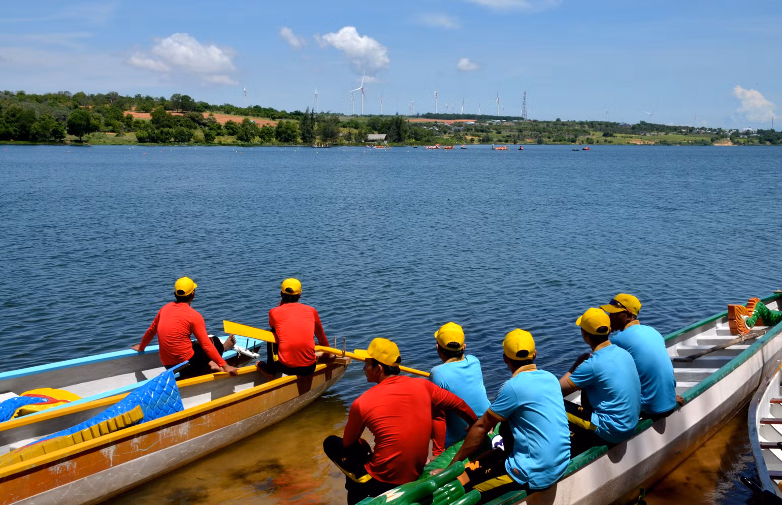 Giải đua thuyền truyền thống vô địch quốc gia năm 2023 được tổ chức tại Hồ Bàu Trắng, thuộc Thắng cảnh quốc gia Bàu Trắng, xã Hòa Thắng, huyện Bắc Bình, Bình Thuận. (Ảnh: Đình Châu) Giải đua thuyền truyền thống vô địch quốc gia năm 2023 được tổ chức tại Hồ Bàu Trắng, thuộc Thắng cảnh quốc gia Bàu Trắng, xã Hòa Thắng, huyện Bắc Bình, Bình Thuận. (Ảnh: Đình Châu)