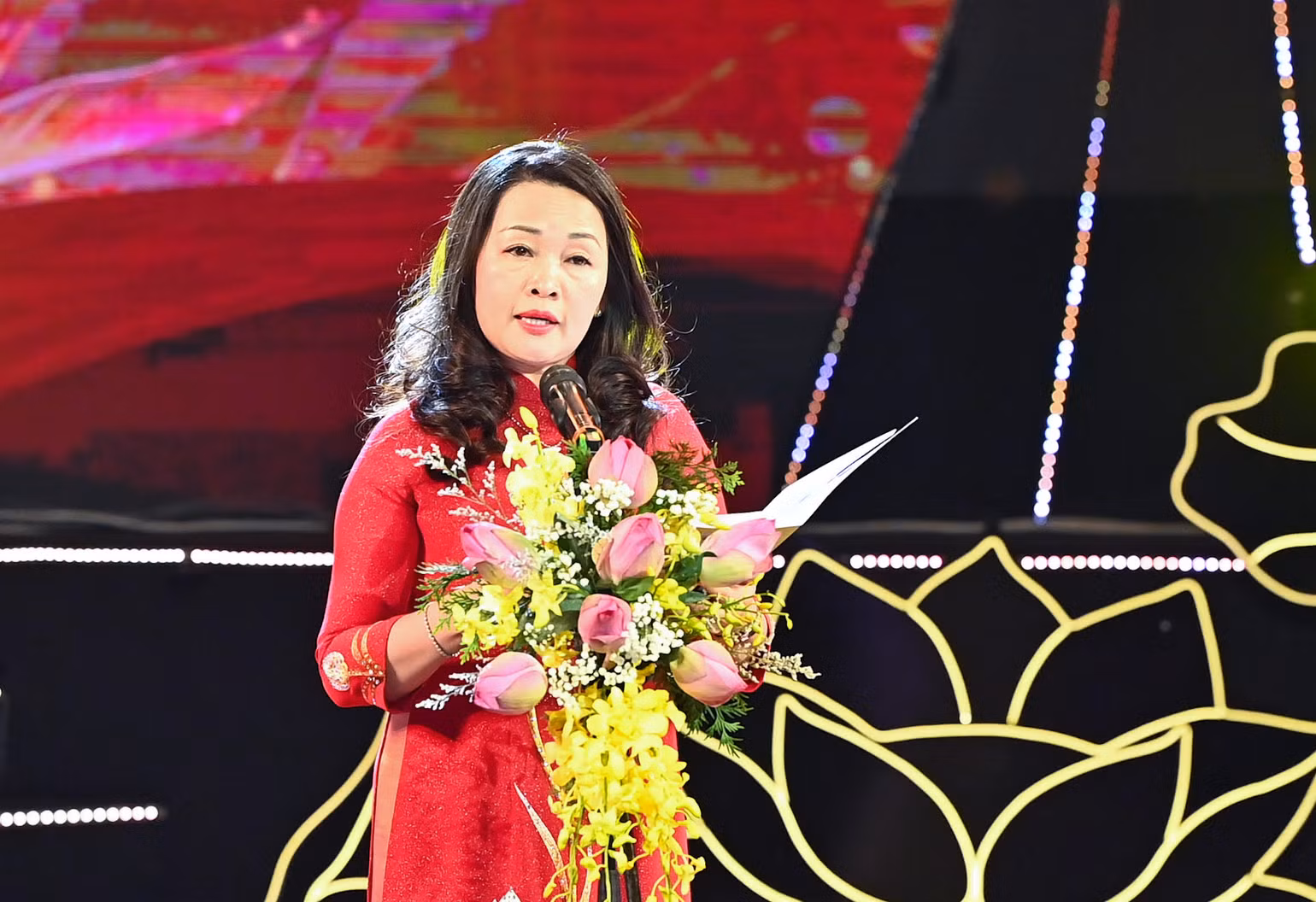 Tổng Biên tập báo Đại biểu Nhân dân Phạm Thị Thanh Huyền phát biểu khai mạc chương trình. (Ảnh: Duy Linh) Tổng Biên tập báo Đại biểu Nhân dân Phạm Thị Thanh Huyền phát biểu khai mạc chương trình. (Ảnh: Duy Linh)