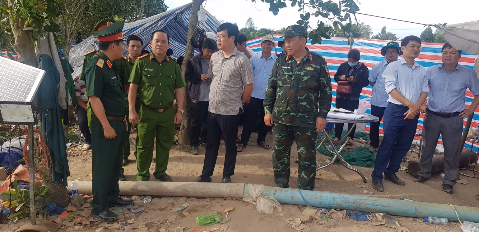 Các lực lượng tại hiện trường tập trung để cứu hộ, cứu nạn.