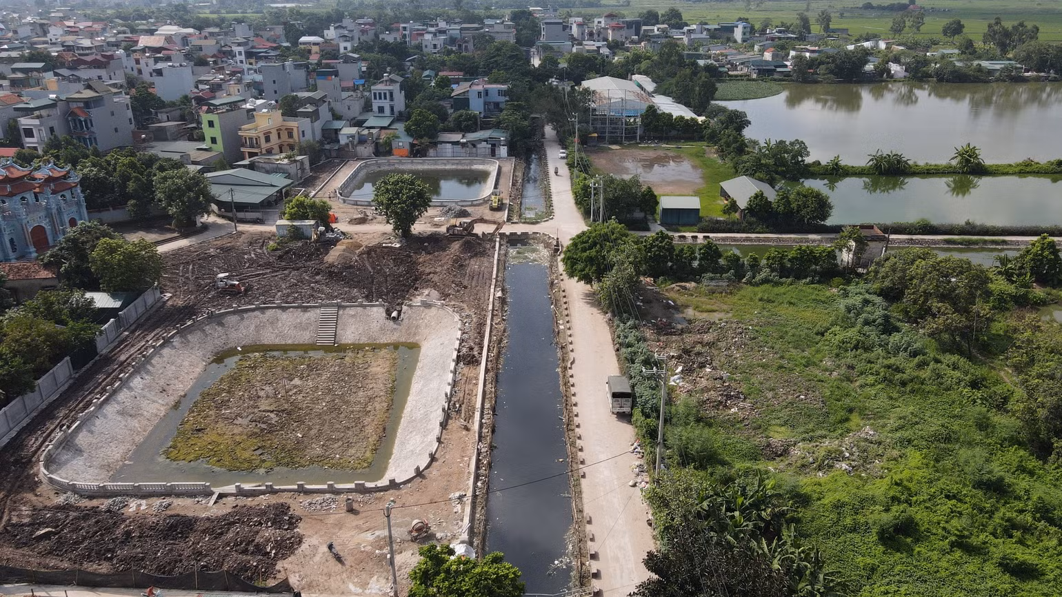 Tuy nhiên về lâu dài, lãnh đạo xã Vĩnh Quỳnh mong muốn dự án nhà máy xử lý nước thải Yên Xá sớm được hoàn thành và đưa vào sử dụng, qua đó giải quyết "căn cơ" bài toán ô nhiễm tại địa phương. Tuy nhiên về lâu dài, lãnh đạo xã Vĩnh Quỳnh mong muốn dự án nhà máy xử lý nước thải Yên Xá sớm được hoàn thành và đưa vào sử dụng, qua đó giải quyết "căn cơ" bài toán ô nhiễm tại địa phương.