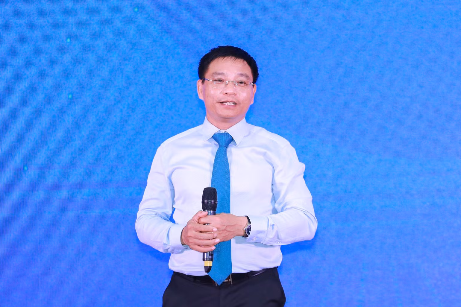 Bộ trưởng Nguyễn Văn Thắng giải đáp các câu hỏi của đoàn viên, thanh niên ngành giao thông. Bộ trưởng Nguyễn Văn Thắng giải đáp các câu hỏi của đoàn viên, thanh niên ngành giao thông.