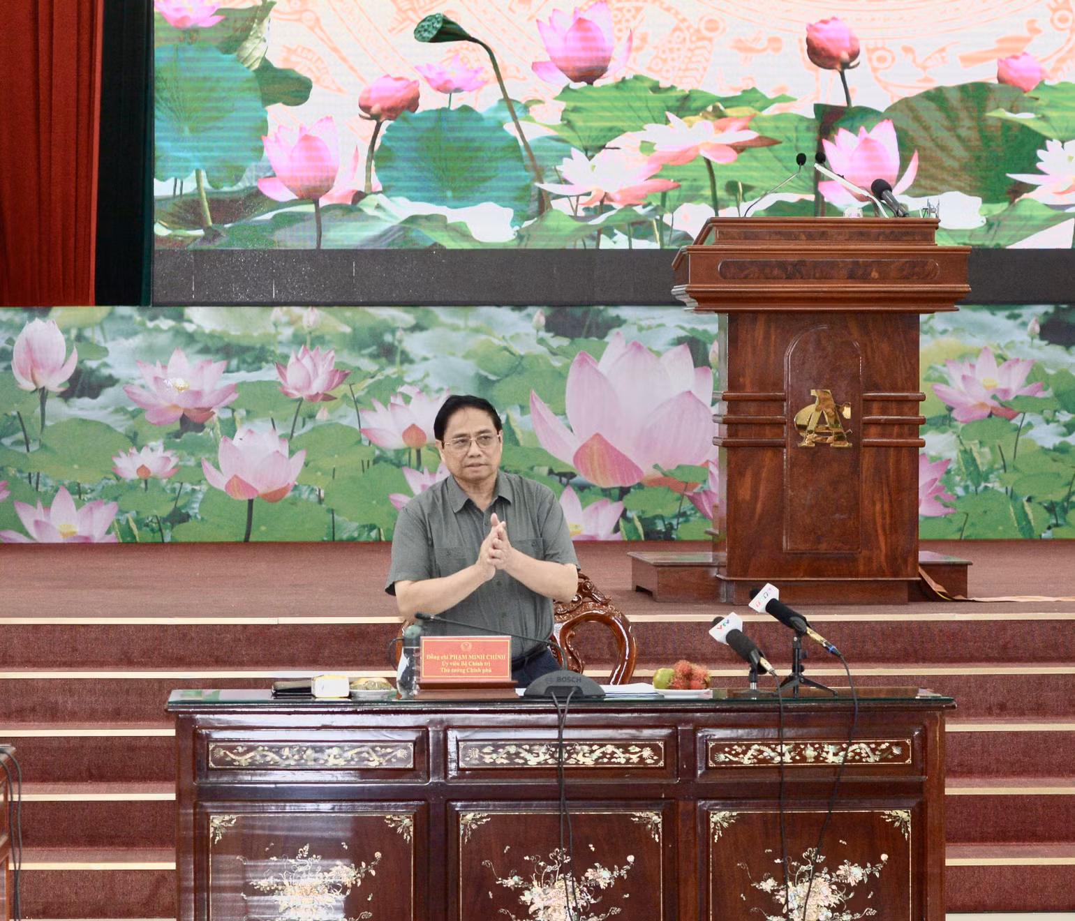 Thủ tướng Phạm Minh Chính chủ trì cuộc họp với các tỉnh, thành phố vùng Đồng bằng sông Cửu Long về tình hình và giải pháp khắc phục tình trạng sạt lở ven sông, ven biển trên địa bàn.