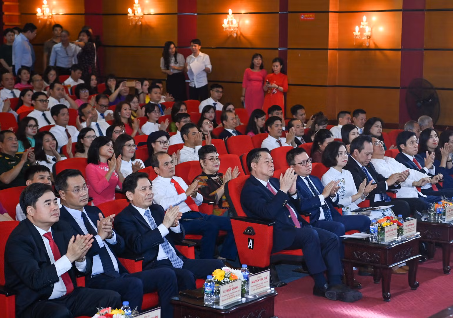 Trưởng Ban Tuyên giáo Trung ương Nguyễn Trọng Nghĩa cùng đồng chí lãnh đạo và các đại biểu dự buổi lễ. (Ảnh: DUY LINH)