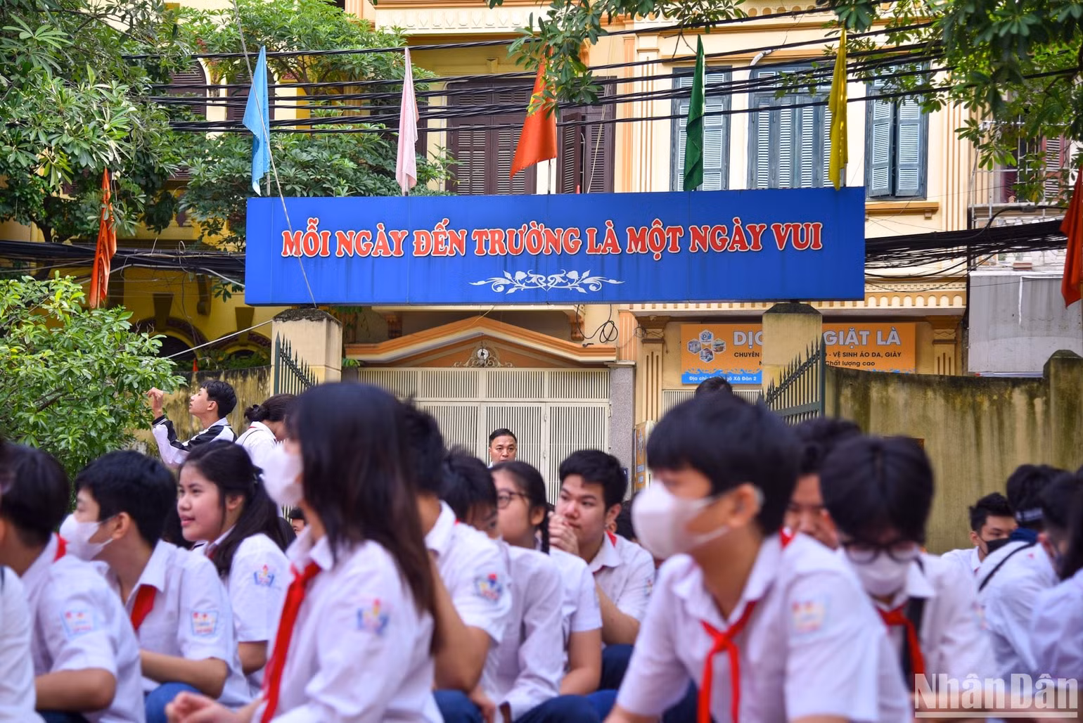 Mỗi ngày đến trường với các em sẽ đều là một ngày vui. (Ảnh: Nhật Quang)