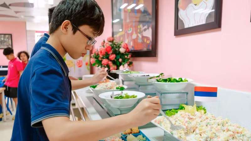 Đầu tư vào dinh dưỡng học đường là một chính sách đột phá để nâng cao tầm vóc cả thể lực và trí lực của trẻ đáp ứng yêu cầu phát triển nguồn nhân lực của quốc gia trong tương lai. Đầu tư vào dinh dưỡng học đường là một chính sách đột phá để nâng cao tầm vóc cả thể lực và trí lực của trẻ đáp ứng yêu cầu phát triển nguồn nhân lực của quốc gia trong tương lai.