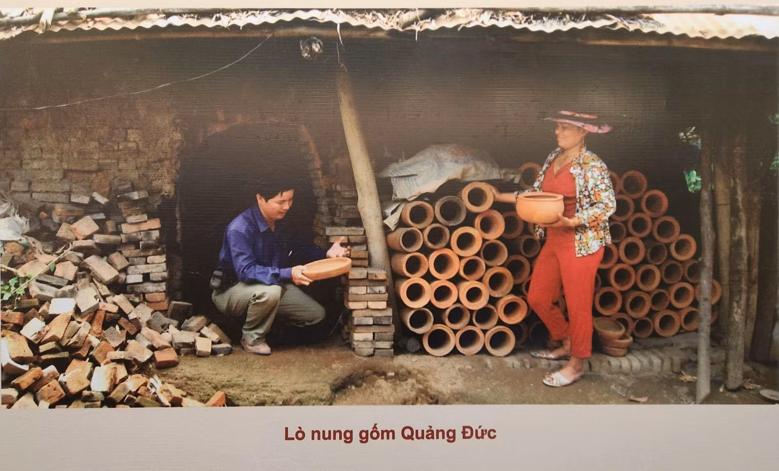 Hình ảnh về lò gốm nung Quảng Đức, xã An Thạch, huyện Tuy An, tỉnh Phú Yên. Hình ảnh về lò gốm nung Quảng Đức, xã An Thạch, huyện Tuy An, tỉnh Phú Yên.