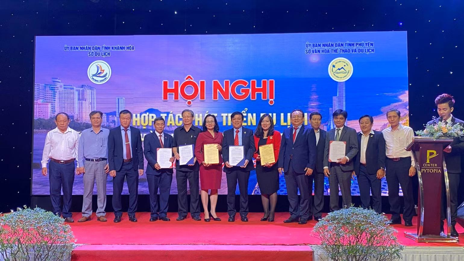 Hai tỉnh Phú Yên-Khánh Hòa hợp tác phát triển du lịch.