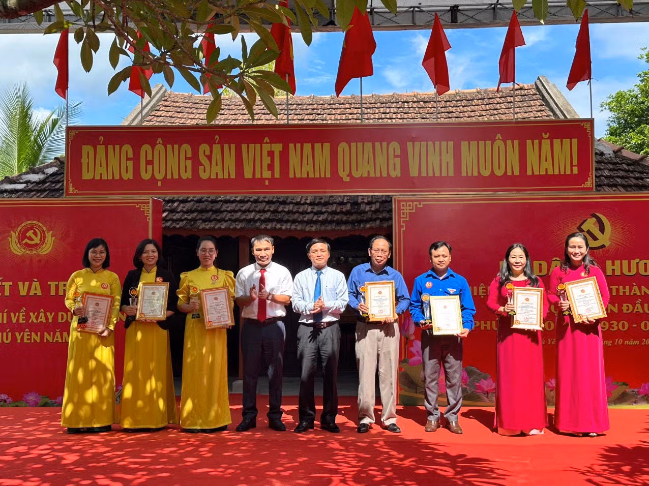Các tác giả đạt giải B giải Búa liềm vàng tỉnh Phú Yên năm 2023.