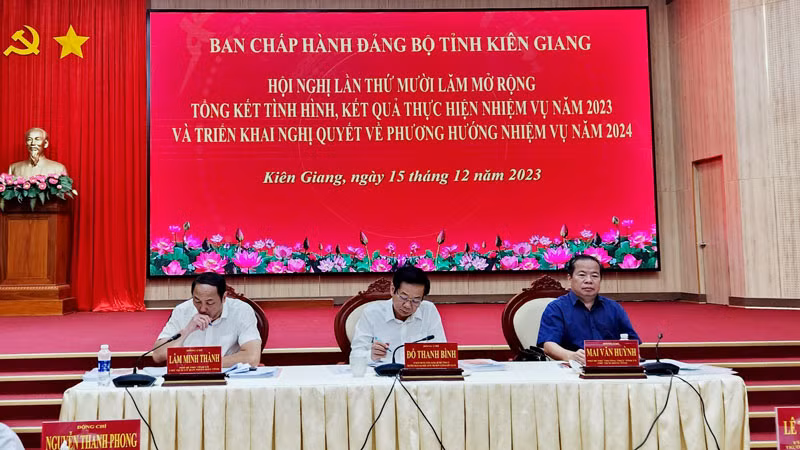 Thường trực Tỉnh ủy Kiên Giang chủ trì hội nghị.