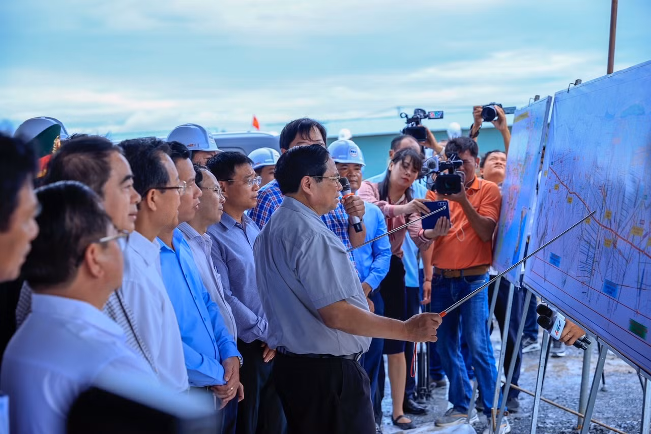 Thủ tướng Phạm Minh Chính chỉ đạo về tiến độ triển khai Dự án Thành phần 2 cao tốc Châu Đốc-Cần Thơ-Sóc Trăng tại Nút giao Lộ Tẻ-Rạch Sỏi, xã Thạnh Tiến, huyện Vĩnh Thạnh, Cần Thơ. Thủ tướng Phạm Minh Chính chỉ đạo về tiến độ triển khai Dự án Thành phần 2 cao tốc Châu Đốc-Cần Thơ-Sóc Trăng tại Nút giao Lộ Tẻ-Rạch Sỏi, xã Thạnh Tiến, huyện Vĩnh Thạnh, Cần Thơ.