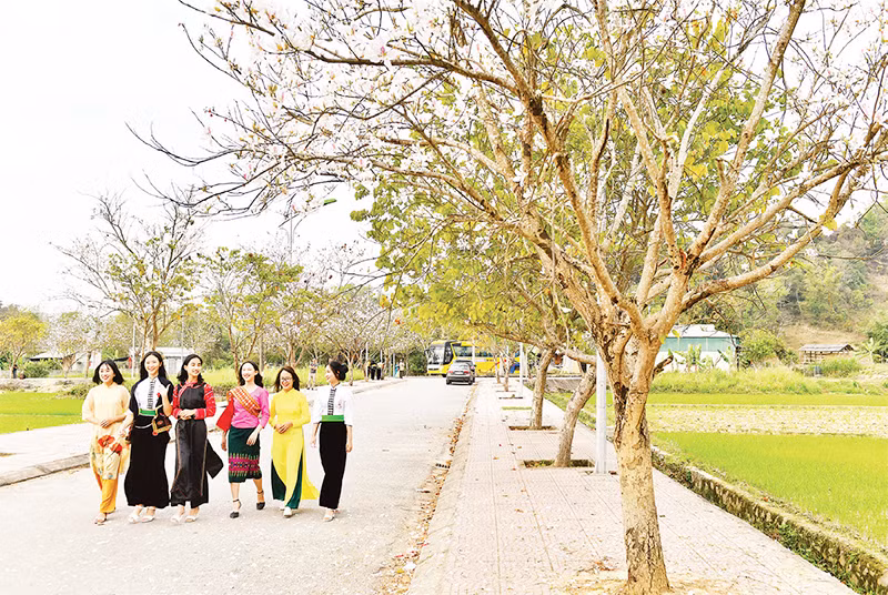 Cuộc sống ấm no, đời sống của đồng bào các dân tộc thiểu số ở Điện Biên ngày càng được nâng cao. Ảnh | ĐĂNG KHOA Cuộc sống ấm no, đời sống của đồng bào các dân tộc thiểu số ở Điện Biên ngày càng được nâng cao. Ảnh | ĐĂNG KHOA