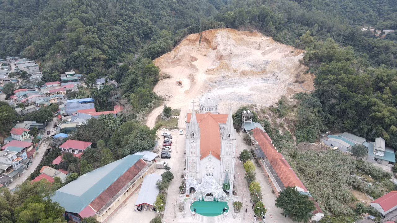 Vị trí khai thác đất (sau Nhà thờ giáo xứ Hòa Bình).
