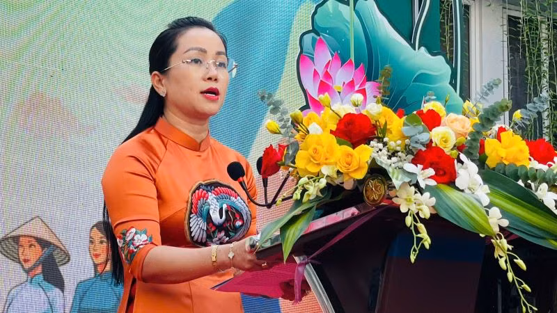 Phó Chủ tịch Hội Liên hiệp Phụ nữ thành phố Hà Nội Phạm Thị Mỹ Hoa phát biểu khai mạc.