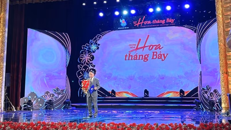 Phó Chủ tịch Thường trực Hội Nhà báo Việt Nam Nguyễn Đức Lợi phát biểu.