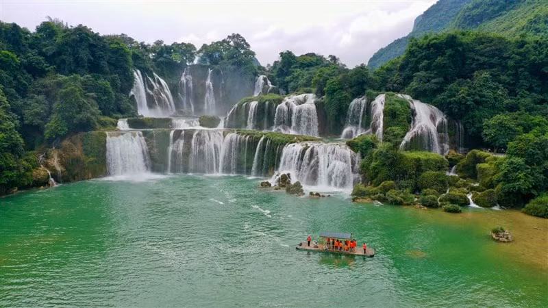 Thác Bản Giốc, xã Đàm Thủy, huyện Trùng Khánh, tỉnh Cao Bằng. Thác Bản Giốc, xã Đàm Thủy, huyện Trùng Khánh, tỉnh Cao Bằng.