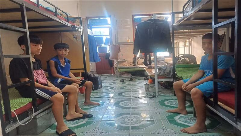 Các vận động viên và học sinh năng khiếu ở đây đều mong muốn được ở phòng rộng hơn. Các vận động viên và học sinh năng khiếu ở đây đều mong muốn được ở phòng rộng hơn.
