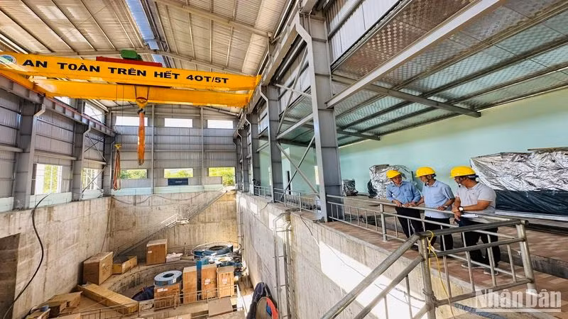 Ngành chức năng tỉnh Quảng Ngãi kiểm tra thi công các tổ máy thủy điện Sông Liên 1. (Ảnh: ĐÔNG HUYỀN) Ngành chức năng tỉnh Quảng Ngãi kiểm tra thi công các tổ máy thủy điện Sông Liên 1. (Ảnh: ĐÔNG HUYỀN)