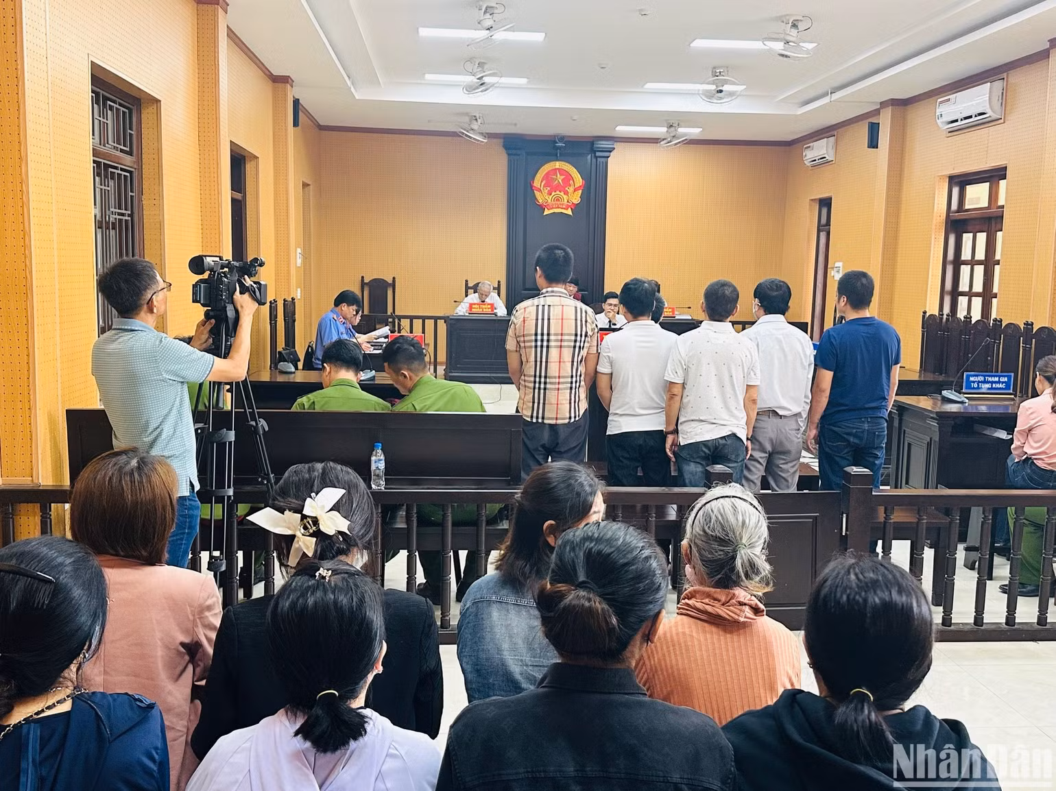 Toàn cảnh phiên tòa xét xử.