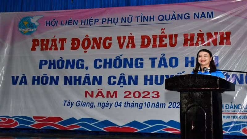 Chủ tịch Hội Liên hiệp phụ nữ tỉnh Quảng Nam Đặng Thị Lệ Thủy phát động chương trình.